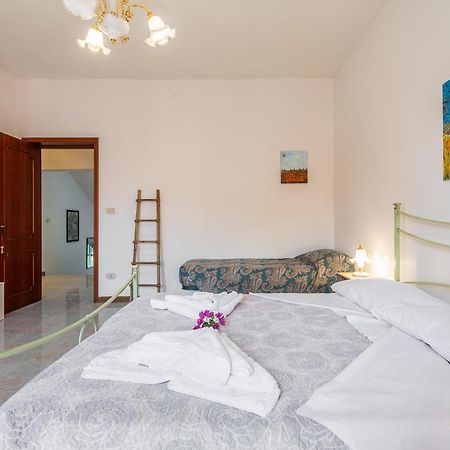 Il Giardino Dell'Arte Bed & Breakfast Capoterra Ruang foto